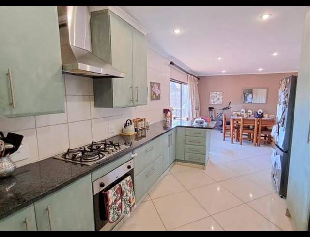 3 BEDROOM TOWNHOUSE FOR SALE IN RACEVIEW